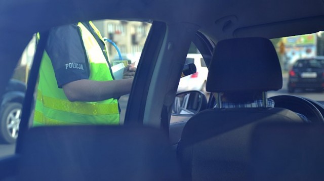 Nowelizację prawa o ruchu drogowym i kodeksu karnego, która ma pomóc w walce z pijanymi kierowcami, podpisał w czwartek prezydent Bronisław Komorowski.