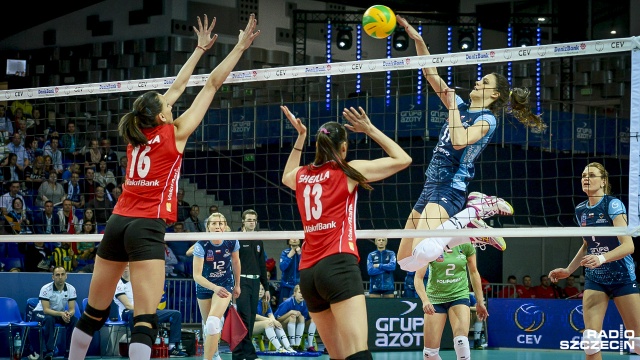 Siatkarki Chemika Police przegrały w szczecińskiej hali Azoty Arena mecz o trzecie miejsce w Lidze Mistrzyń z zespołem Vakifbank Stambuł 0:3. W setach turecka drużyna zwyciężyła do 19, 21 i 17.