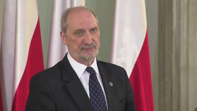 Przyczyną katastrofy miała być seria wybuchów - najnowszy raport z prac parlamentarnej komisji, której przewodniczy wiceprezes PiS-u Antoni Macierewicz podtrzymuje tezy w sprawie przyczyn tragedii.