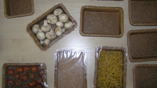 Opakowania, które można zjeść wyprodukowali naukowcy Zachodniopomorskiego Uniwersytetu Technologicznego w Szczecinie przy współpracy ze Szwedami i Niemcami. Są one wykonane m.in. z błonnika pochodzącego z otrąb pszennych.