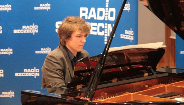 Nagranie miniatury muzycznej w Studiu S1 Radia Szczecin to tylko jedna z nagród podczas IV Zachodniopomorskiego Konkursu Pianistycznego o zasięgu ogólnopolskim, który odbył się w Szczecinie.