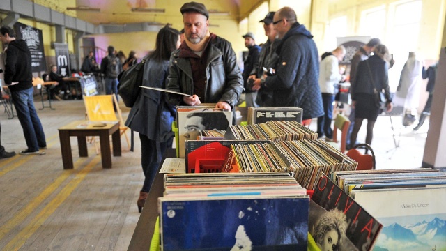 DJ-skie sety, setki winyli i kompaktów, a do tego wykłady związane z muzyką. Szczecińska OFF Marina świętuje w ten sposób Record Store Day.