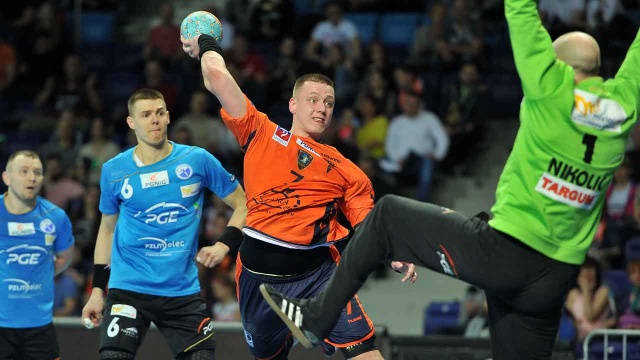 Piłkarze ręczni Pogoni Szczecin zagrają w niedzielę wieczorem na wyjeździe ze Stalą Mielec w drugim meczu fazy play-off o awans do półfinału Mistrzostw Polski.