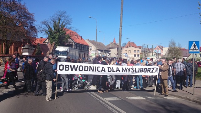 Mieszkańcy Myśliborza blokowali drogę krajową [ZDJĘCIA]