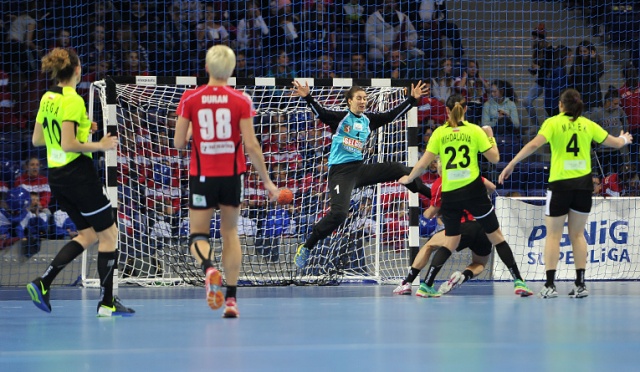 Piłkarki ręczne Pogoni Baltica od porażki rozpoczęły zmagania o awans do finału Mistrzostw Polski. We wtorek, w pierwszym półfinałowym meczu fazy play-off, szczecinianki przegrały w Lublinie z MKS-em Selgros 19:25.