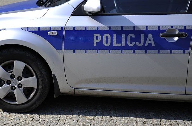 Trzej zamaskowani bandyci obcięli mu palce niemieckimi bagnetami - takie zgłoszenie otrzymali policjanci z Gryfina. Mundurowi odmówili jednak wszczęcia dochodzenia.