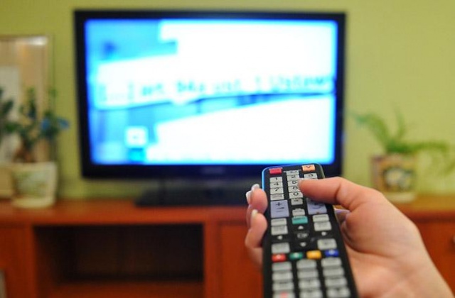 Za smartfony, tablety czy telewizory - zapłacimy więcej, ponieważ ich dystrybutorzy nie mają rezerwy, które pozwoliłyby im wziąć wzrost cen dolara na siebie - pisze Puls Biznesu.