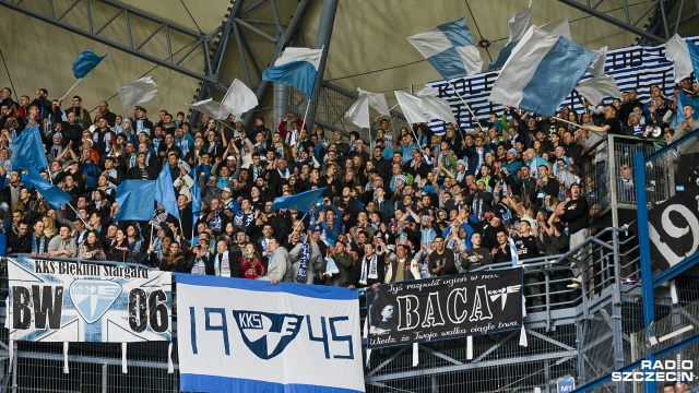 Piłkarze Błękitnych Stargard Szczeciński walczyć będą w środę o punkty w II lidze. Drużyna trenera Krzysztofa Kapuścińskiego w zaległym meczu 19 kolejki zmierzy się na wyjeździe z Wisłą Puławy.