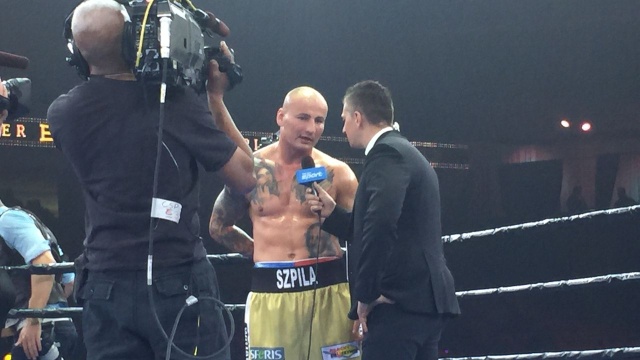Artur Szpilka na gali bokserskiej w Chicago po przeprowadzce do Stanów Zjednoczonych rozpoczął swój amerykański marsz po karierę, duże pieniądze i jak sam zapewnia mistrzostwo świata kategorii ciężkiej prestiżowej organizacji.
