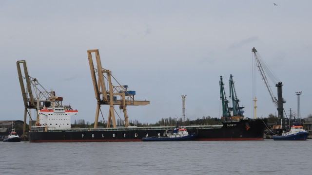 Gigant zacumował w Świnoujściu