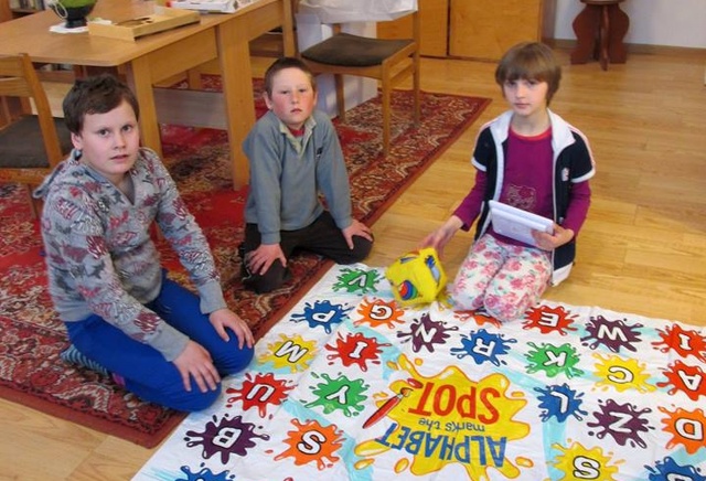 Paczkę z pomocami dydaktycznymi otrzymała Szkoła Specjalna w Solecznikach na Litwie. Wysłano ją w ramach akcji Paczka dla Rodaka i Bohatera na Kresach, którą zorganizowali mieszkańcy Szczecina.