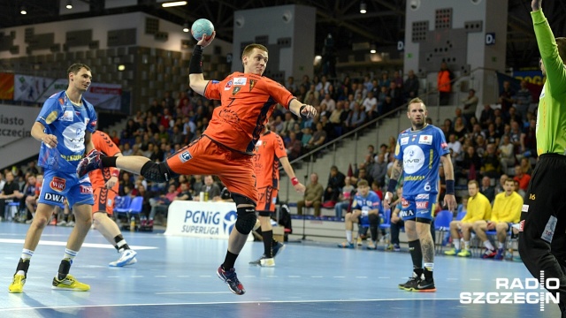 Piłkarze ręczni Pogoni Szczecin przegrali z Vive Tauron Kielce 25:36 w trzecim meczu półfinałowym rozgrywek o Mistrzostwo Polski. W rywalizacji play-off do trzech zwycięstw siódemka trenera Rafała Białego przegrała 0:3 i w finale zagrają obrońcy tytułu z Kielc.