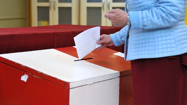 Polacy głosujący na Białorusi wybrali Komorowskiego.