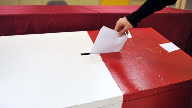 Komorowski zapowiada referendum ws. JOW-ów, Duda zaprasza Kukiza do współpracy