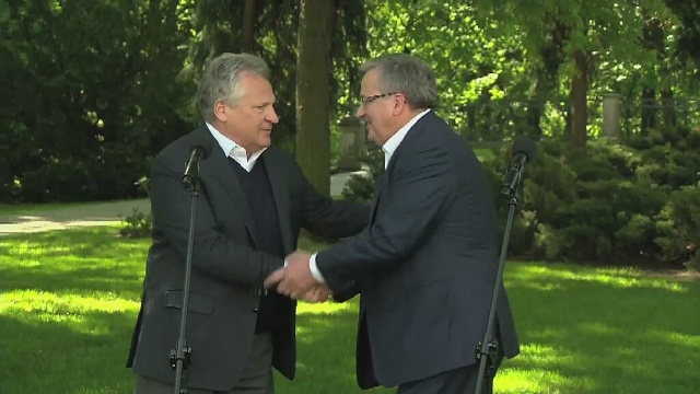 Były prezydent poparł ubiegającego się o reelekcję. Aleksander Kwaśniewski oświadczył we wtorek, że w drugiej turze zagłosuje na Bronisława Komorowskiego.