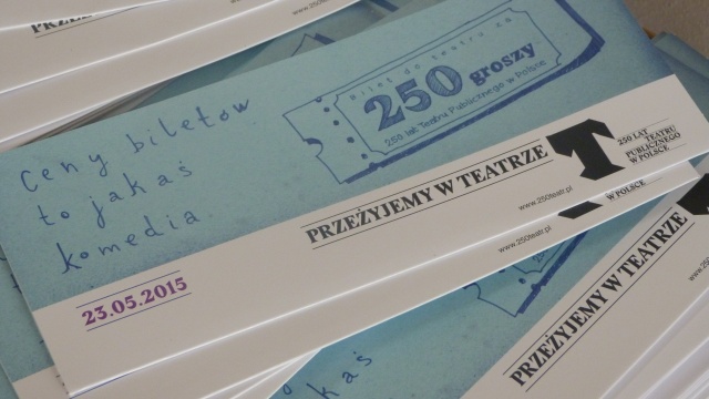 Bilety do teatrów z okazji 250 lat Teatru Publicznego w Polsce rozeszły się jak ciepłe bułeczki. Zachęcająca była przede wszystkim cena - 250 groszy.