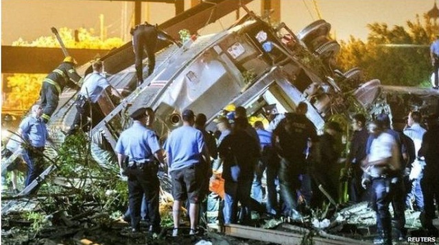 Katastrofa kolejowa w Stanach Zjednoczonych. W Filadelfii wykoleił się pociąg pasażerski. Pięć osób nie żyje, a co najmniej kilkadziesiąt jest rannych.
