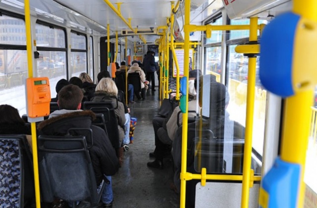 Co szósty mieszkaniec naszego kraju nie płaci za przejazd komunikacją miejską, natomiast korzystanie z niej deklaruje 90 procent Polaków - donosi Dziennik Gazeta Prawna.