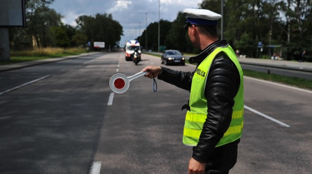 Od piątku przewozimy dzieci w fotelikach na nowych zasadach. Wedle przepisów ruchu drogowego, które dostosowują się do unijnych dyrektyw, liczy się wzrost, a nie wiek dziecka.