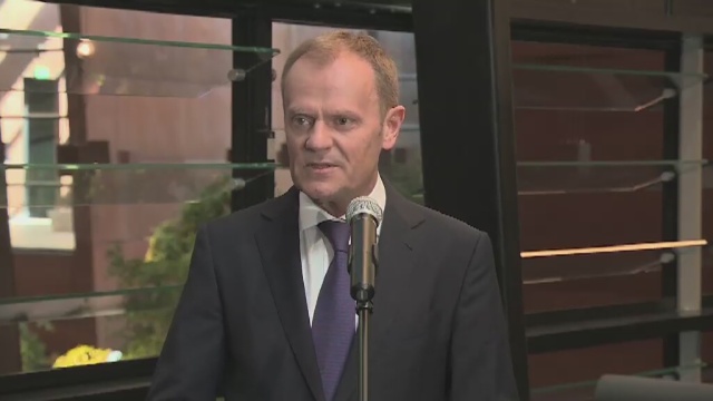 Bronisław Komorowski był ludzkim prezydentem, a kampania wyborcza nadwątliła te umiejętności - mówił w piątek Donald Tusk.