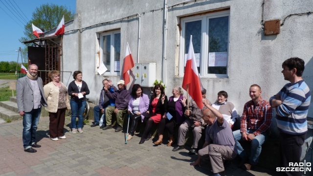 Kilkadziesiąt osób protestowało w czwartek w Bieczynie niedaleko Trzebiatowa. Mieszkańcy zorganizowali pikietę, bo domagają się remontu niespełna dwukilometrowej drogi.