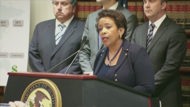 Prokurator generalna Stanów Zjednoczonych Loretta Lynch ogłosiła zarzuty dla 14 osób, w tym dziewięciu działaczy międzynarodowej federacji piłkarskiej. Ma to związek z aresztowaniami członków FIFA w Szwajcarii. Będą oni sądzeni przez amerykański wymiar sprawiedliwości.