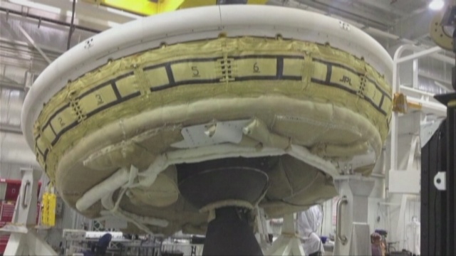 Amerykańska Agencja Kosmiczna planuje przetestować na Hawajach statek kosmiczny w kształcie spodka. NASA traktuje prototyp spodka jako kluczowy element programu przygotowań do załogowej misji na Marsa.