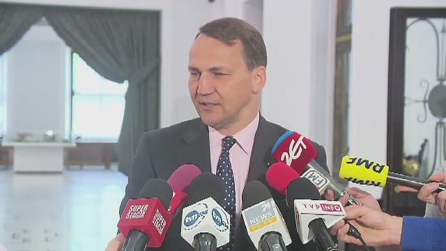 Trudno mieć wiarę w postępowanie prokuratury, gdy dane z tego postępowania wyciekają - mówi marszałek Sejmu Radosław Sikorski o wycieku do internetu akt afery podsłuchowej.