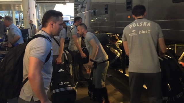 Siatkarze reprezentacji Polski przylecieli do Chicago. Stany Zjednoczone to pierwszy przystanek naszych zawodników, którzy w najbliższych dwóch tygodniach rozegrają sześć wyjazdowych spotkań z reprezentacjami USA, Rosji i Iranu.