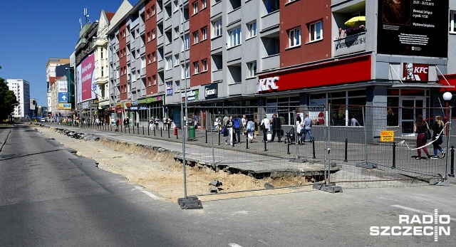 Firma złożyła nieprawdziwe informacje w ofercie - ogłasza szczeciński Zarząd Dróg i Transportu Miejskiego i wyklucza spółkę Energopol z przetargu na przebudowę alei Niepodległości. A firma informuje Radio Szczecin, że będzie się odwoływać. To prawdopodobnie oznacza opóźnienie rozpoczęcia inwestycji.