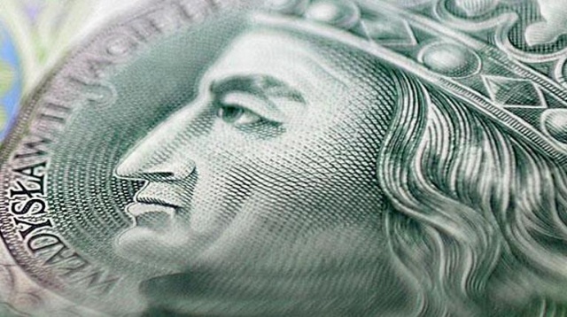 Podniesie poziomu płacy minimalnej o 100 złotych to jedna z wielu decyzji budżetowych, nad którymi pracuje rząd - mówi minister finansów.