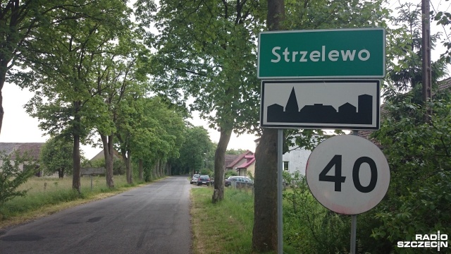 Nie chcą krematorium w Strzelewie. Mieszkańcy wsi pod Nowogardem protestują przeciwko planom budowy spopielarni. Inwestor, czyli spółka Zakład Usług Komunalnych w Nowogardzie, złożył już wniosek o wydanie warunków zabudowy. Odbyły się też pierwsze konsultacje społeczne w tej sprawie.