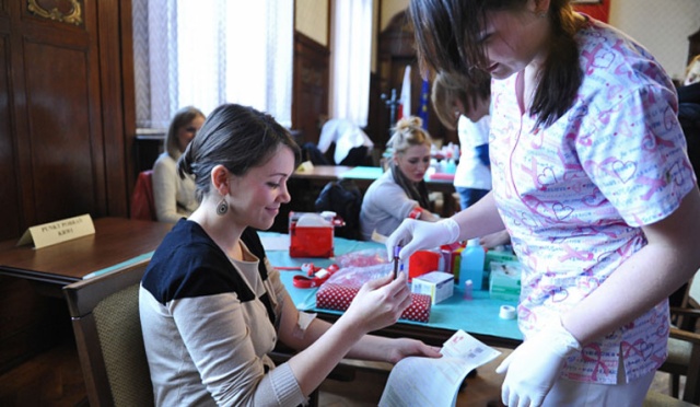 Przeszczepu szpiku kostnego potrzebuje 50 - letni pan Adam, ojciec trzech synów. W sobotę fundacja DKMS organizuje rejestrację dla potencjalnych dawców dla mężczyzny chorego na białaczkę.