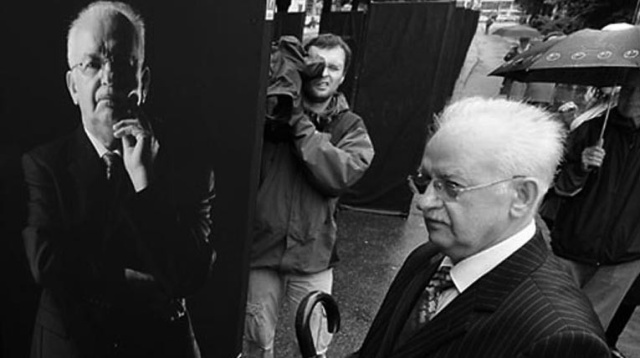 Jest zgoda większości radnych z komisji bezpieczeństwa publicznego i samorządności na nazwanie ulicy w Szczecinie imieniem zmarłego prezydenta miasta Mariana Jurczyka. Teraz projekt uchwały w tej sprawie trafi na lipcową sesję. Wtedy odbędzie się głosowanie.