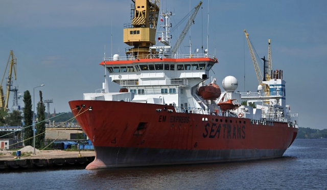 Największe masowce przypływają niedoładowane lub omijają port w Świnoujściu i odpływają np. do Trójmiasta, a wraz z nimi odpływają pieniądze. Przyczyną jest zbyt płytki tor wodny. Na pogłębienie czterokilometrowego odcinka potrzeba 10 mln zł - tak uważa prezes Portu Handlowego Świnoujście.