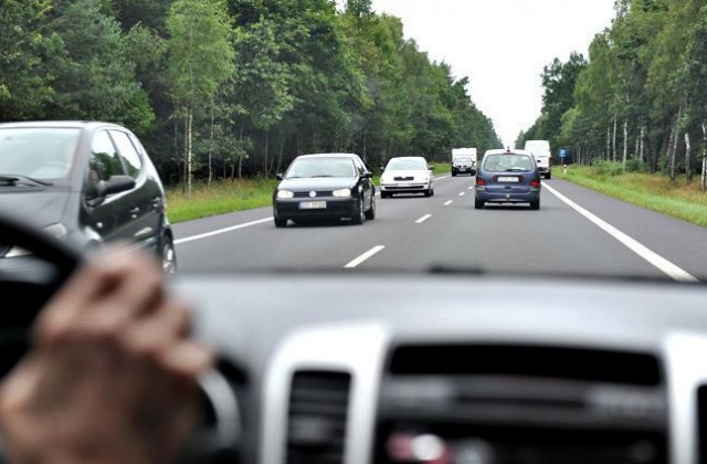 Jak informuje Puls Biznesu na wielu autostradach jeździ tyle samochodów, ile przewidywały rządowe analizy na 2030 rok.
