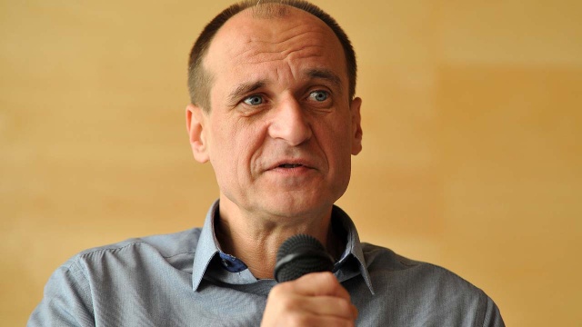 Janusz Korwin-Mikke i Magdalena Ogórek - te nazwiska mogą się pojawić na listach wyborczych Ruchu Pawła Kukiza. Jak podaje Polska Agencja Prasowa, lider ugrupowania zapowiedział, że będzie chciał zaprosić wszystkich antysystemowych kandydatów do startu z jego list.