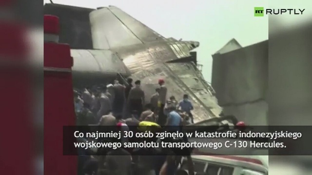 Przynajmniej 30 osób zginęło w katastrofie samolotu wojskowego w Indonezji.