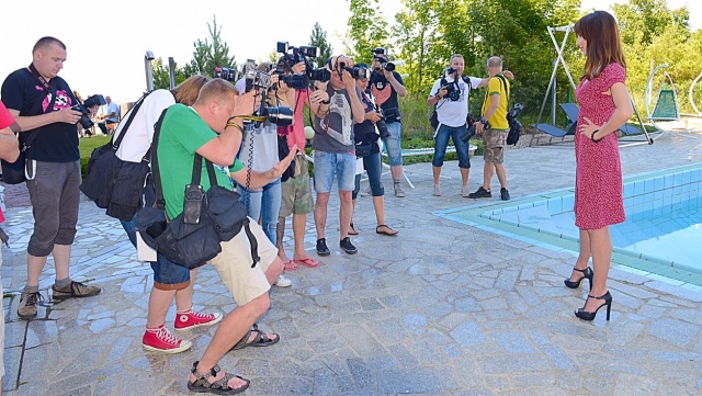 Rozpoczyna się Festiwal Gwiazd w Międzyzdrojach. Choć oficjalne otwarcie imprezy nastąpi w czwartek, to już teraz turyści mogą spotkać spacerujących na promenadzie aktorów i muzyków.