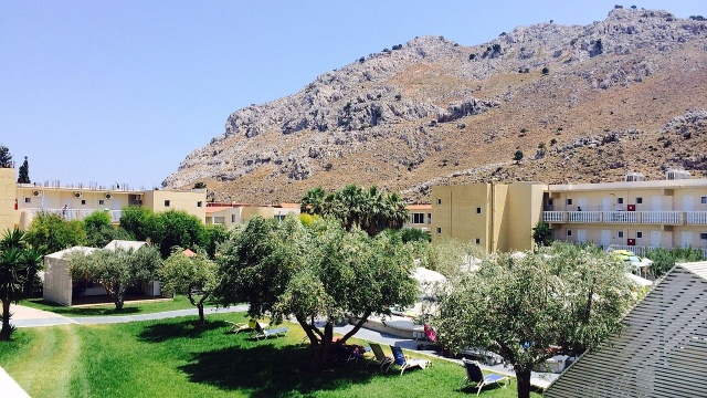 Brak kontroli, rozrzutność i przestarzały system podatkowy. Eksperci z całej Europy analizują przyczyny upadku finansowego Grecji.