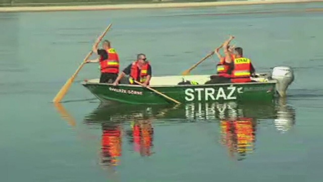 Strażacy wznowili poszukiwania dwóch dziewczynek. 13- i 14-latka zaginęły w miejscowości Kobylnica na Mazowszu.