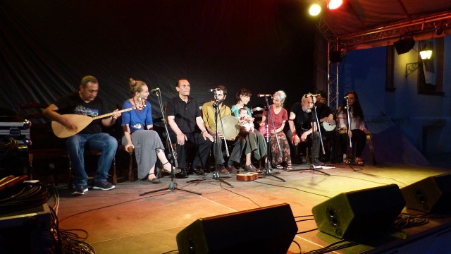 Improwizowany koncert z udziałem muzyków z Azji Mniejszej: Kurdów, Persów i Ormian zakończył w sobotę wieczorem Spoiwa Kultury.
