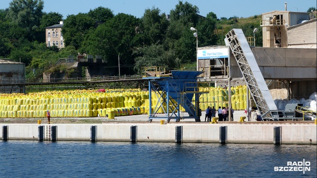 Ma 246 metrów długości, kosztowało osiem milionów złotych, a dzięki niemu firma będzie mogła przeładowywać większe statki. Na terenie producenta nawozów ze Szczecina - firmy Fosfan - otwarto we wtorek zmodernizowane nabrzeże. Obok wybudowano też nowoczesne place składowe.