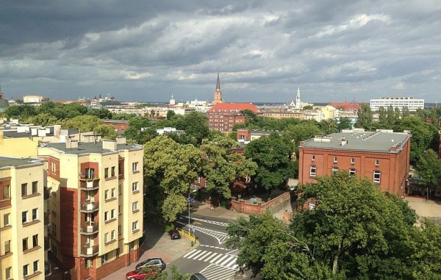 Burze z intensywnym deszczem przejdą nad Szczecinem i naszym regionem - ostrzega Wojewódzkie Centrum Zarządzania Kryzysowego w Szczecinie.