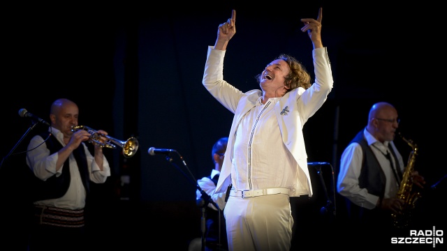 Goran Bregović wystąpił na dziedzińcu Zamku Książąt Pomorskich w Szczecinie. We wtorek na koncercie serbskiego kompozytora bawiło się ponad tysiąc osób. Wśród nich byli słuchacze Radia Szczecin.