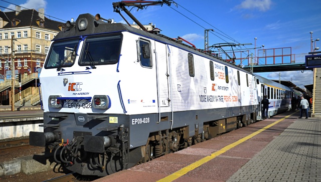 Około trzech godzin opóźnienia ma jadący z Warszawy Wschodniej do Świnoujścia przez Szczecin pociąg PKP Intercity Szczecinianin. Zamiast o 5.49, skład powinien dotrzeć na szczeciński dworzec w środę o 9.20.