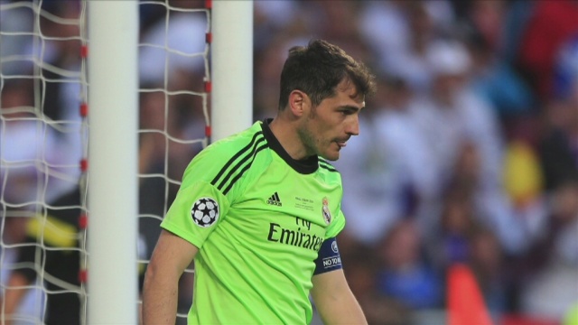 Po 17 latach z Realem Madryt żegna się Iker Casillas. Informacja o transferze bramkarza pojawiła się na profilu Królewskich, gdzie również opublikowano oficjalne podziękowanie dla hiszpańskiego golkipera.