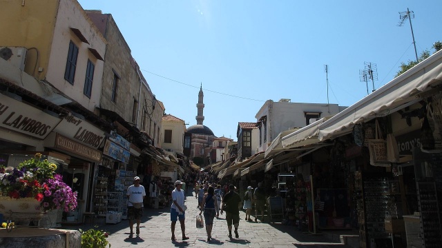 Jest porozumienie w sprawie Grecji - po kilkudziesięciu godzinach negocjacji Grecy wstępnie zgodzili się przeprowadzić reformy w zamian za pomoc finansową.