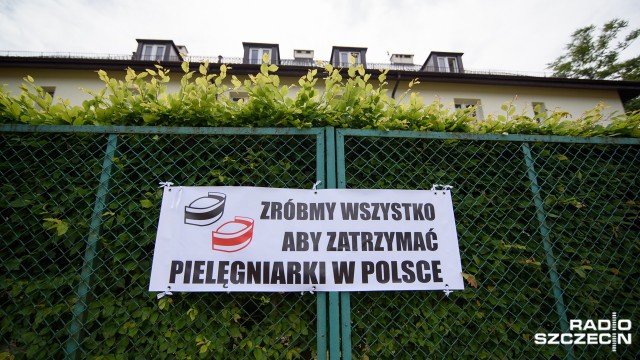 Pielęgniarki przed kancelarią Kopacz: Stan pielęgniarstwa w Polsce jest krytyczny