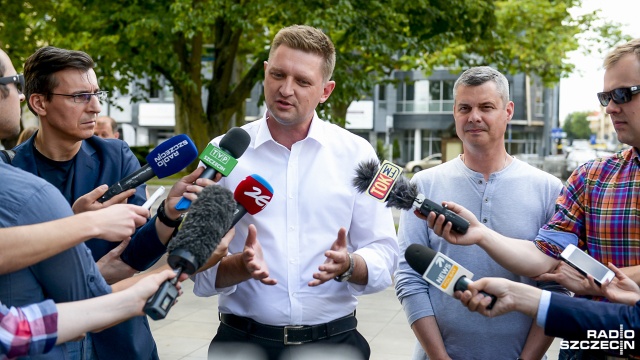 Biało-Czerwoni nie przyłączą się do lewicowego porozumienia przed wyborami parlamentarnymi. Zdaniem jednego z założycieli partii, Andrzeja Rozenka koalicja ma służyć tylko interesom kilku osób.